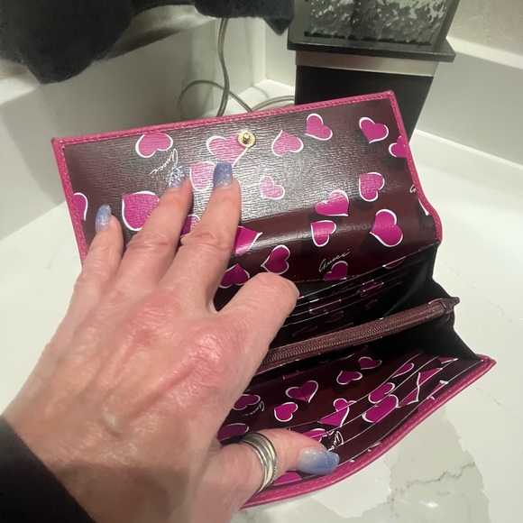 ♦️♦️Vintage GUCCI pink double GG leather wallet with pink hearts inside♦️♦️ - Picture 3 of 8